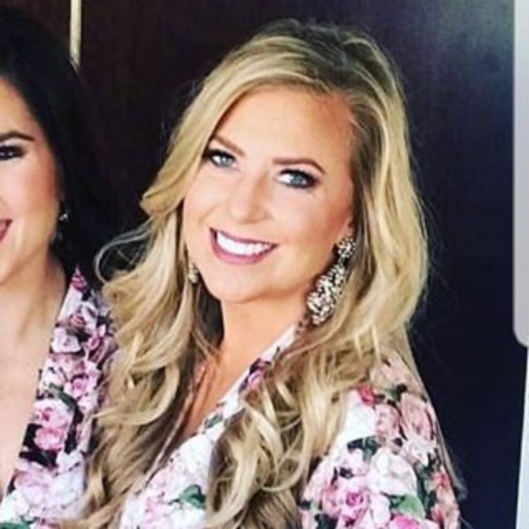 Meet your Posher, Bridgette - Picture 1 of 3